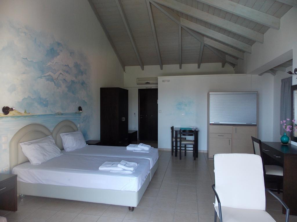 Hotel Theasis Paralia Sergoulas Стая снимка