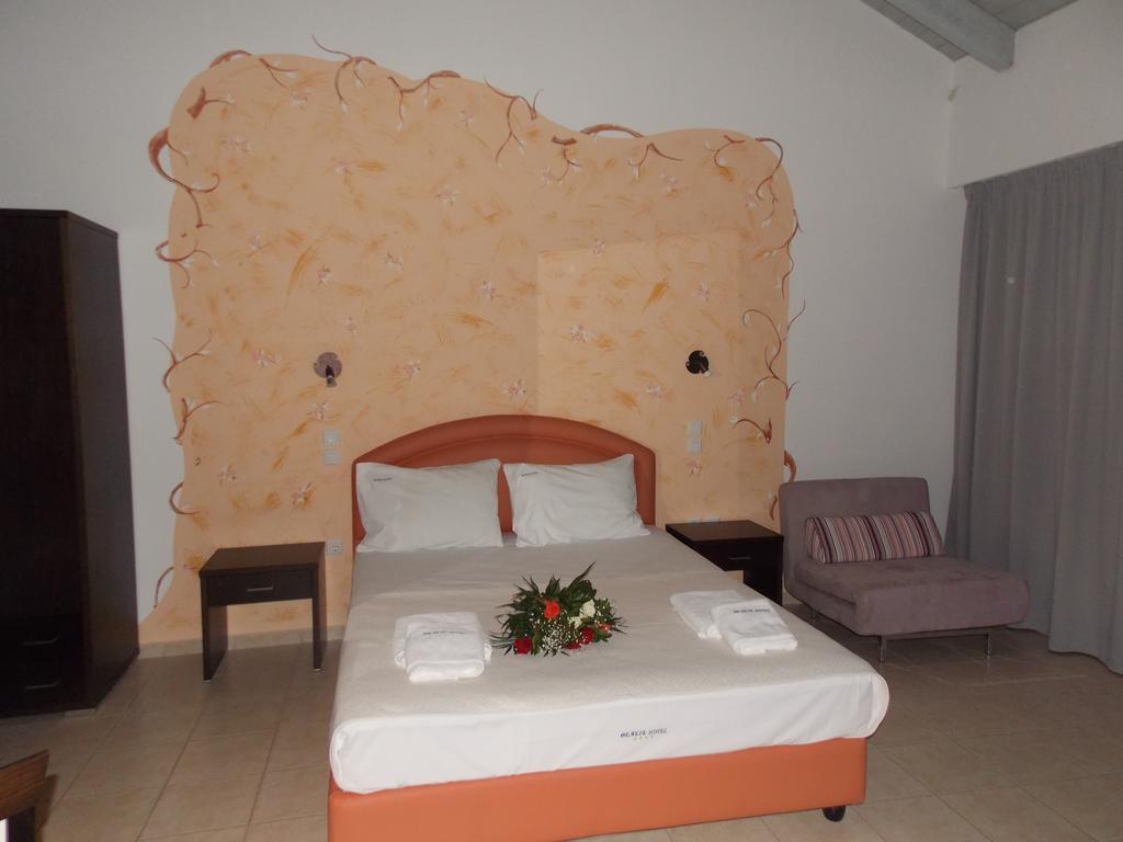 Hotel Theasis Paralia Sergoulas Стая снимка