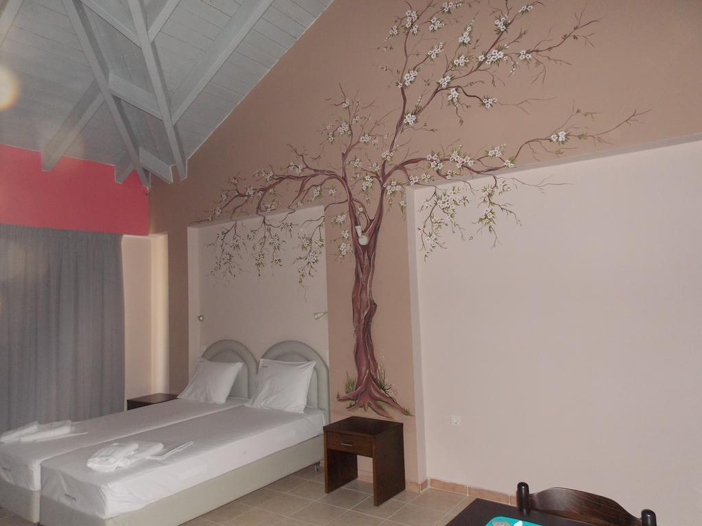 Hotel Theasis Paralia Sergoulas Стая снимка