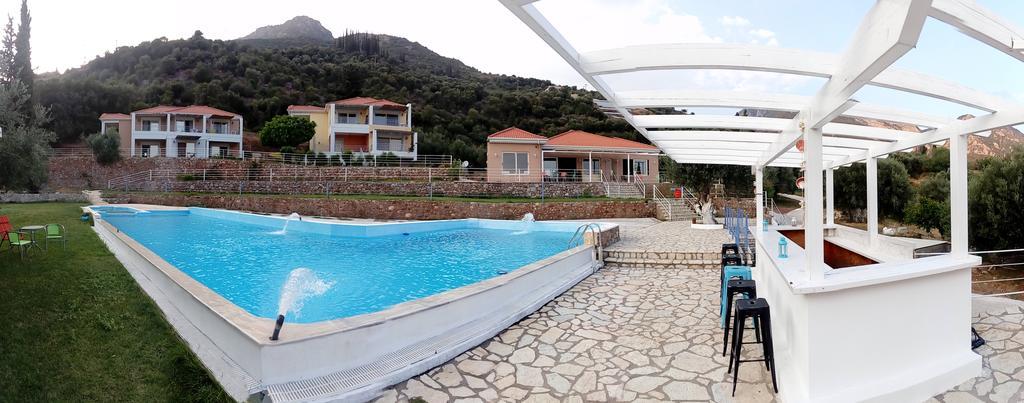 Hotel Theasis Paralia Sergoulas Екстериор снимка